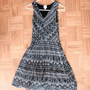 Black and white sleeveless midi dress